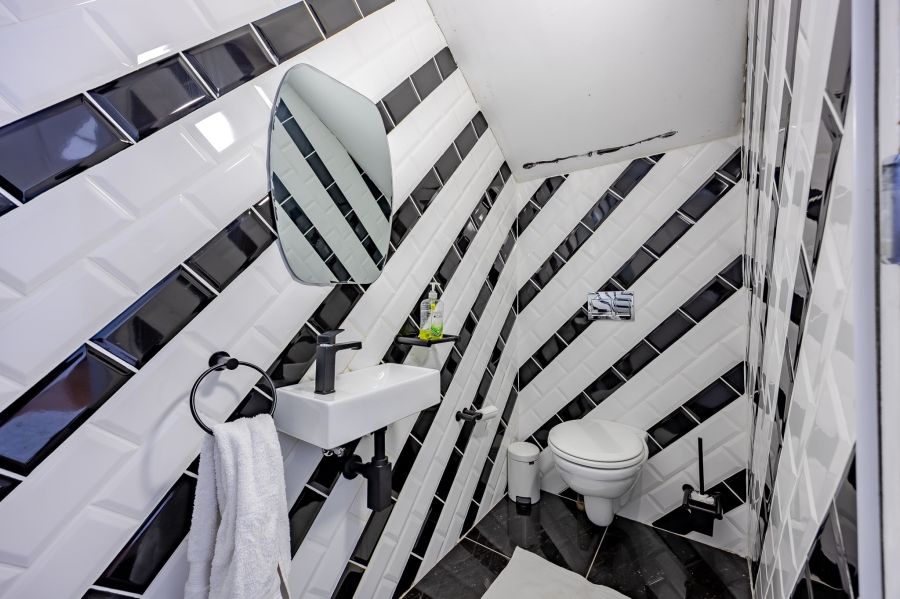 5 Bedroom Property for Sale in Kenilworth Upper Western Cape